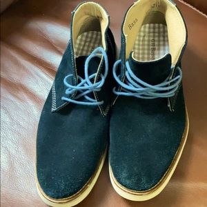 Men’s black chukkas (Bass- size 7)